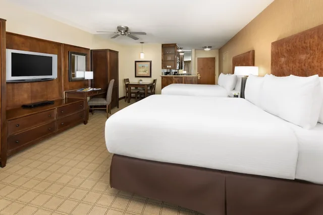 Room, 2 Queen Beds, Valley View، Elevation Hotel And Spa 2/4