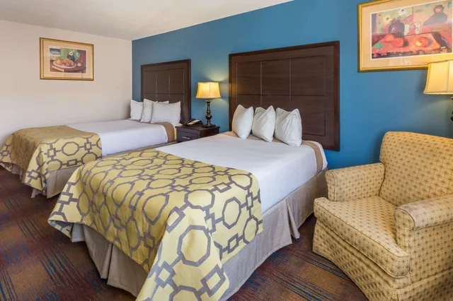Room, 2 Queen Beds, Baymont By Wyndham Anderson 3/7