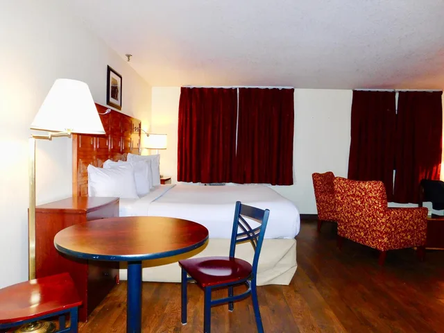 جناح ديلوكس بسرير كينج، Americas Best Value Inn Suites Anchorage Airport 3/7
