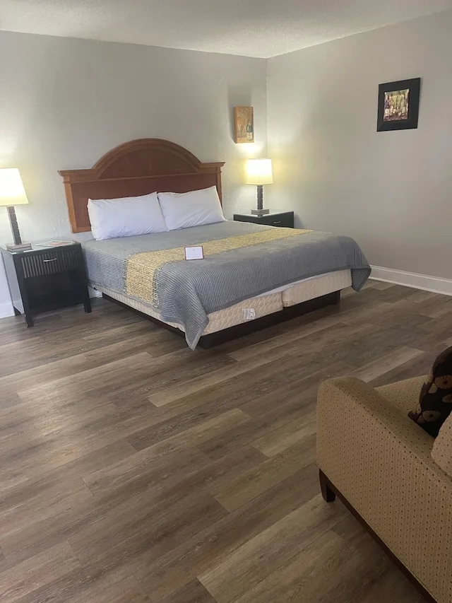 Deluxe, Single, Queen Bed, ANS Inn & Suites 7/10