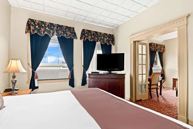 جناح بسرير كينج وسرير مزدوج، Genetti Hotel SureStay Collection By Best Western 14/14