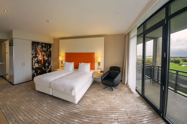 Superior, Twin Beds, Van der Valk Hotel A4 Schiphol 1/5