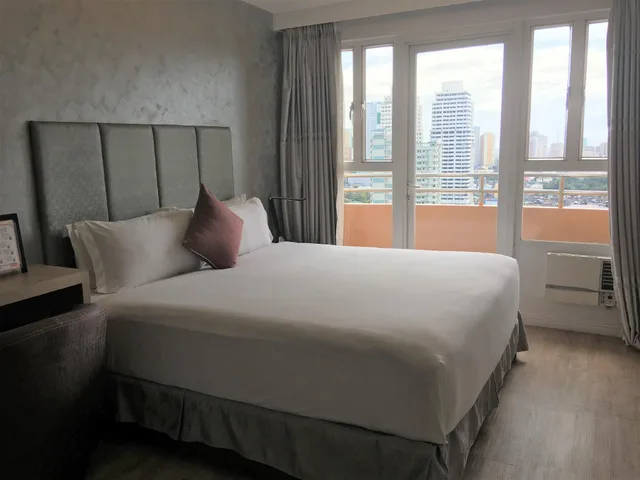 غرفة ديلوكس بسرير كينج، Regency Grand Suites 1/3