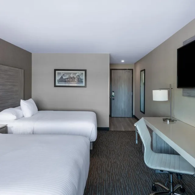 غرفة ديلوكس بسرير كينج وسريرين كوين، Wingate by Wyndham Kanata West Ottawa 4/8