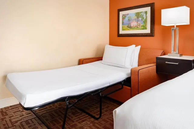 غرفة بسرير كينج، Inn of Naples, Tapestry Collection by Hilton 4/8