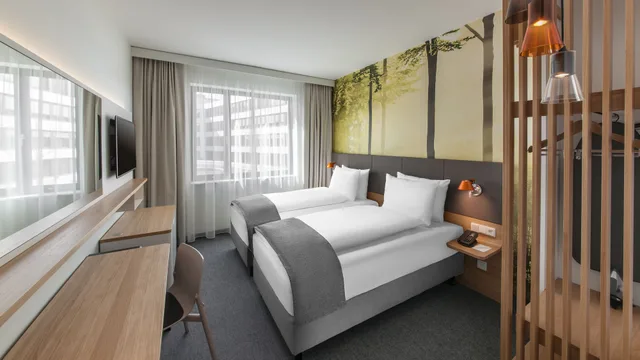 غرفة قياسية بسريرين منفصلين، Holiday Inn Munich Leuchtenbergring, an IHG Hotel 2/3