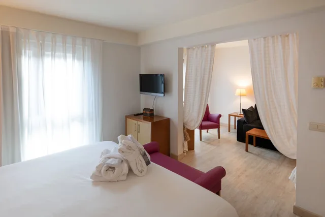Family, Twin Beds, Sofa, Tryp Vielha Baqueira 1/9