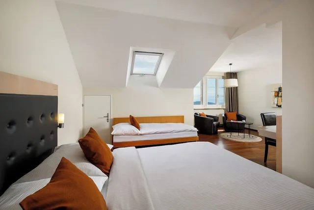 Room, Triple, Double Bed, Lake View, Sofa, Hotel UTO KULM 1/5