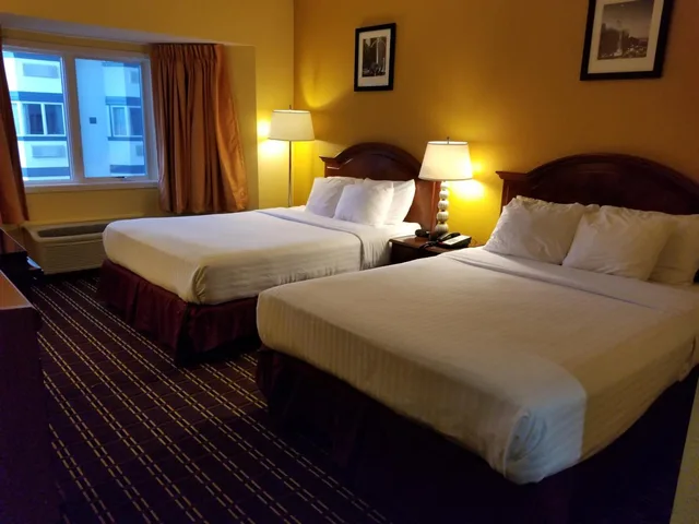 Deluxe, Double or Twin Bed, The Comstock Inn And Conference Center 2/8