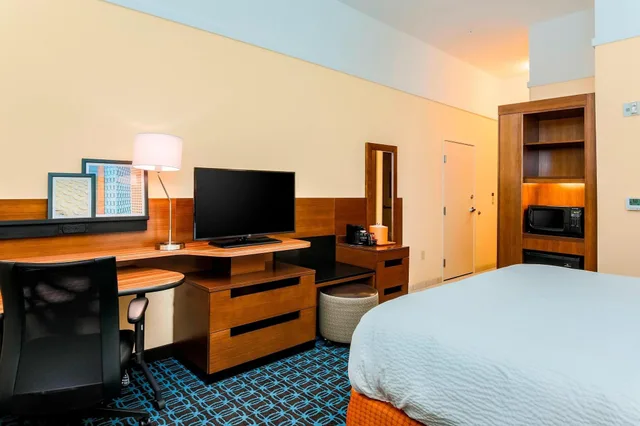 Suite, King Bed, Fairfield Inn Suites Snyder 3/5