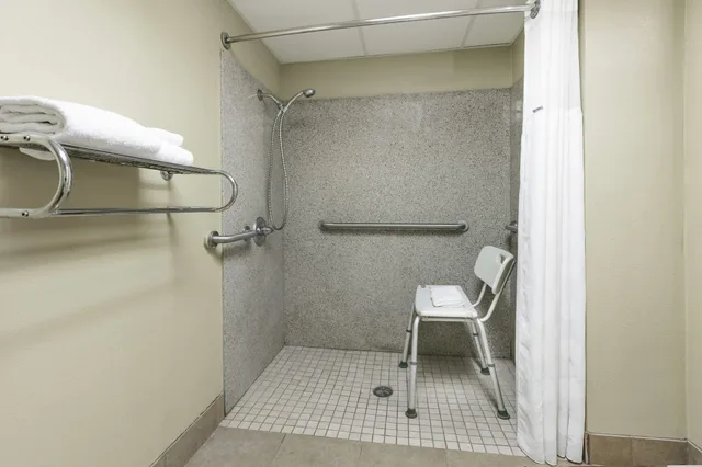 جناح بسرير كينج بغرفة نوم واحدة للمدخنين، Ramada By Wyndham Odessa Near University Of Texas Permian 4/4