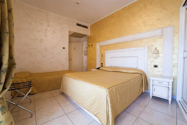 غرفة ثلاثية بإطلالة على البحر، Hotel Diplomat Palace 2/5