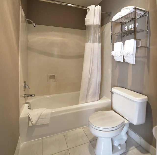 Luxury, Suite, 2 Queen Beds, Living and Dining Areas، City Center Inn and Suites 4/5