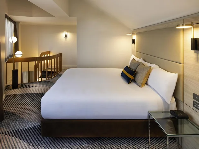 Spa, Deluxe, King Bed، NOVOTEL SYDNEY PARRAMATTA 3/8