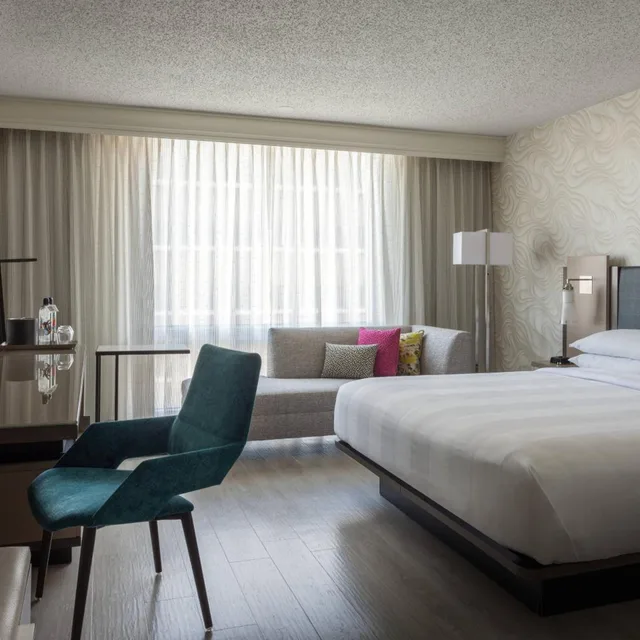 جناح بسرير كينج مع دخول صالة النادي، Marriott Miami Airport 2/3