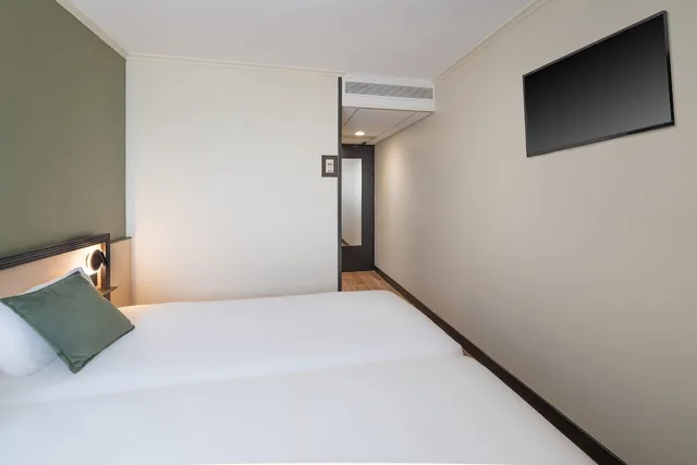 غرفة قياسية بسريرين منفصلين بحوض استحمام، Sure Hotel by Best Western Dijon Sud 1/10