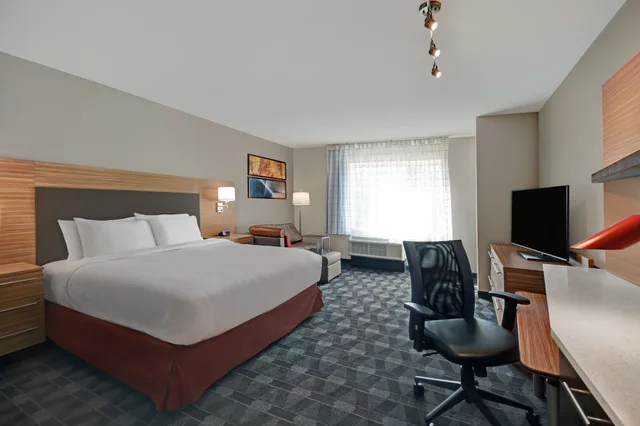 استوديو بسرير كينج مع أريكة لذوي الإعاقة، TownePlace Suites by Marriott Grand Rapids Wyoming 1/4