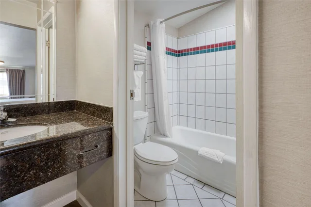 غرفة بسريرين كوين مع أريكة، SureStay Hotel by Best Western San Rafael 7/8