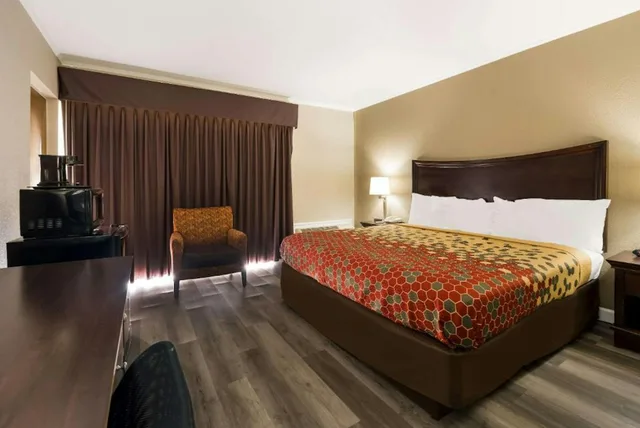 غرفة بسرير كينج لذوي الإعاقة لغير المدخنين، Perry Inn & Suites National Fairground I 75 3/5