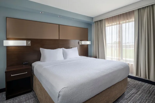 استوديو بسرير كينج مع أريكة لذوي الإعاقة، RESIDENCE INN BLOOMINGTON 1/2