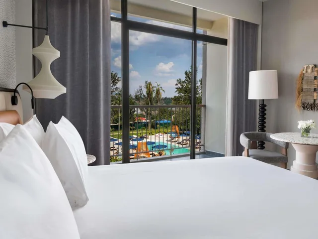 غرفة ديلوكس بسرير كينج، Movenpick Kigali 1/7