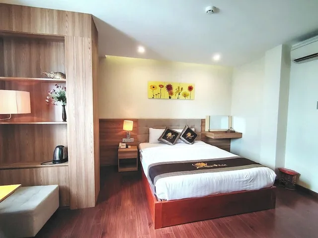 Deluxe, Queen Bed, City View, Sen Vang Luxury Hotel 10/10