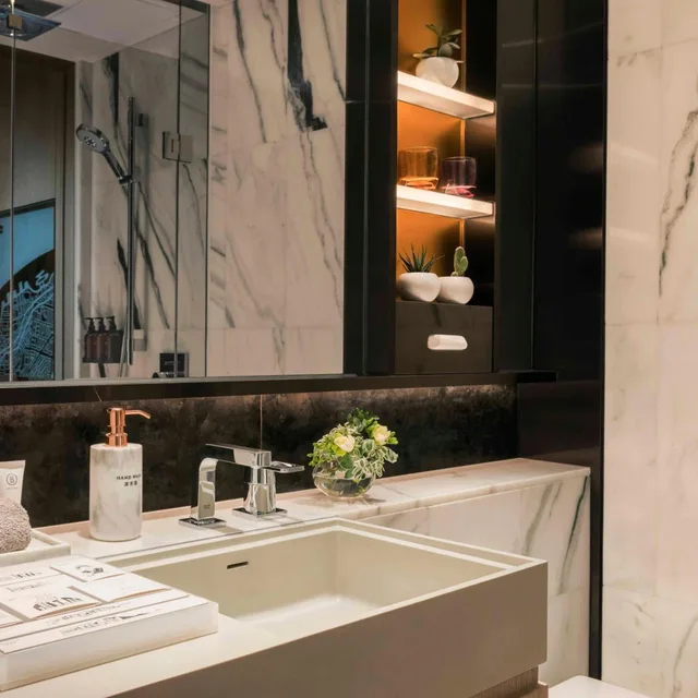 غرفة ديلوكس بسرير كينج بإطلالة على المرفأ مع دخول الصالة، Hyatt Centric Victoria Harbour 6/7