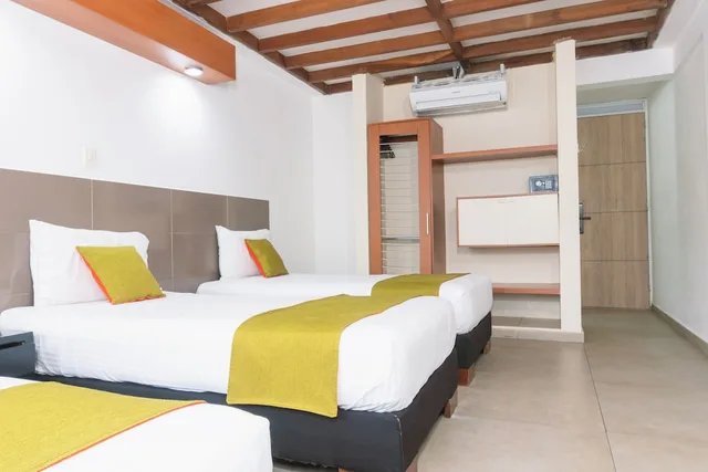 غرفة أساسية ثلاثية بثلاثة أسرّة، Waira Suites Hotel 3/6
