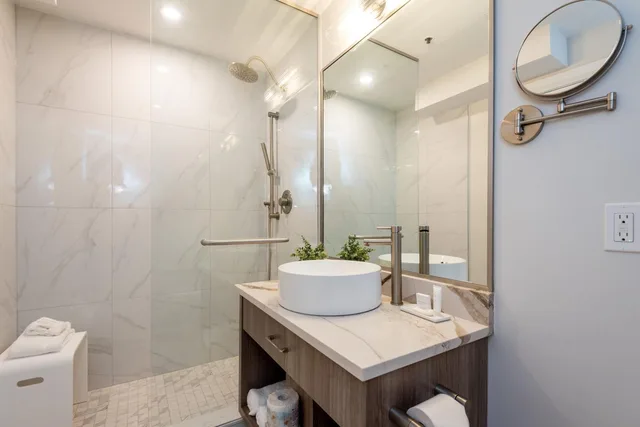 جناح بسرير كوين، Glenerin Inn 10/10