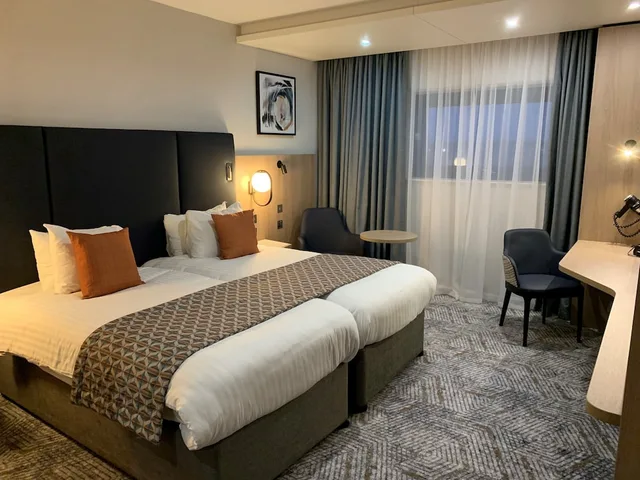 غرفة قياسية بسريرين منفصلين، Crowne Plaza Reading East, An IHG hotel 1/3
