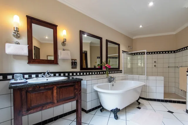 Family, 1 Double and 1 Single Bed, Perrys Bridge Hollow Boutique 3/3