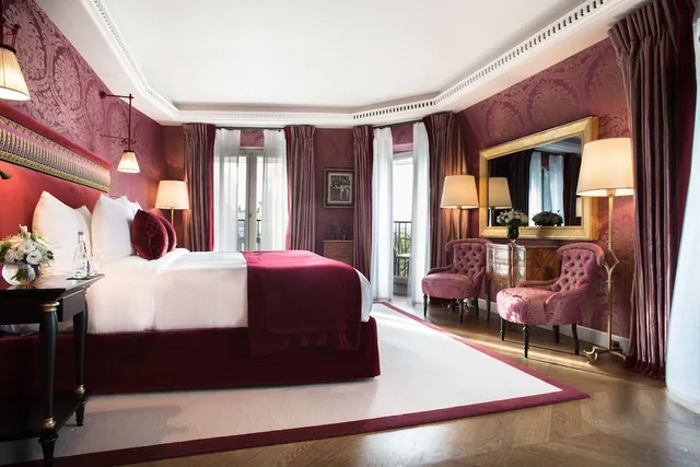 Imperial, Suite, King Bed، La Reserve Paris Hotel And Spa 2/5