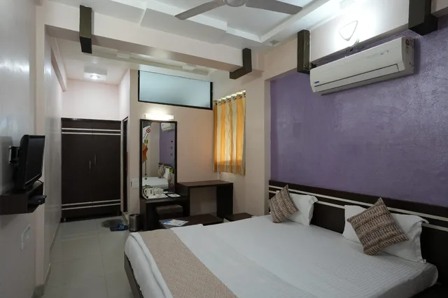 Standard, Double Bed, with Fan, Treebo Skylon Hotel 2/2