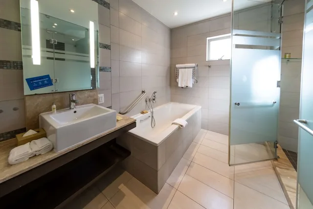 لوفت بسرير كينج بمطبخ صغير، Doubletree By Hilton Cape Town - Upper Eastside 3/4