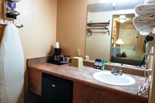 غرفة قياسية بسرير كوين، Heritage Inn La Mesa 3/4