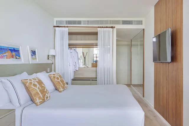 The Level, Queen Bed، Melia Cala Galdana 1/8