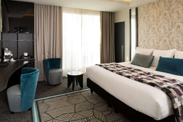 جناح فاخر بسرير كينج وسرير كوين بإطلالة على البحر بشرفة، Hotel Le Mondial, BW Premier Collection 2/8