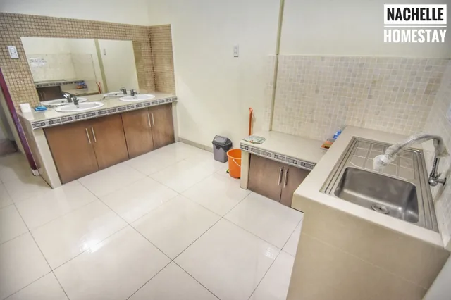 غرفة قياسية بسرير كوين بحمام مشترك، Berastagi Nachelle Homestay 6/6