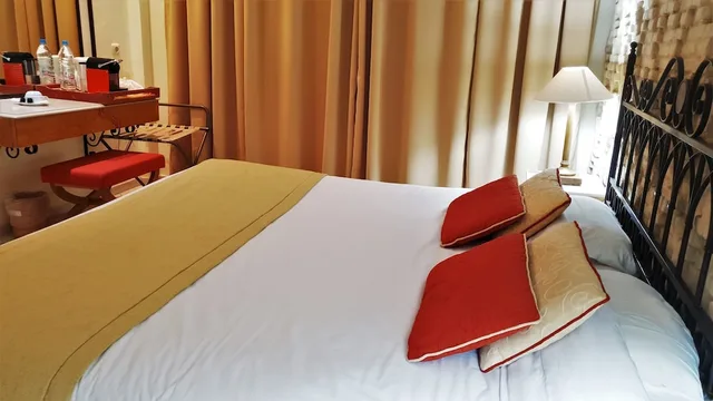 غرفة قياسية بسرير مزدوج أو سريرين منفصلين بحمام خاص، Ras el Ain Tozeur Golden Yasmin 2/3