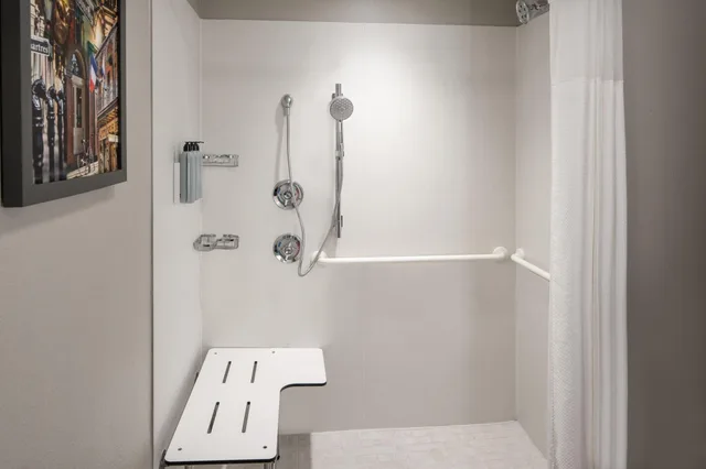 غرفة بسرير كينج، Courtyard By Marriott New Orleans Metairie 2/2