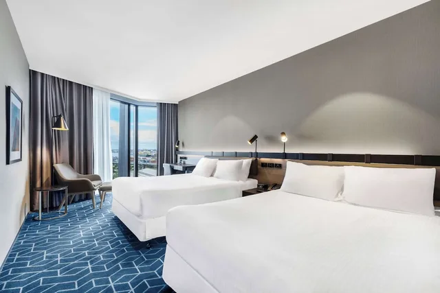 Premier Queen Queen Harbour View, Vibe Hotel Melbourne Docklands 1/4