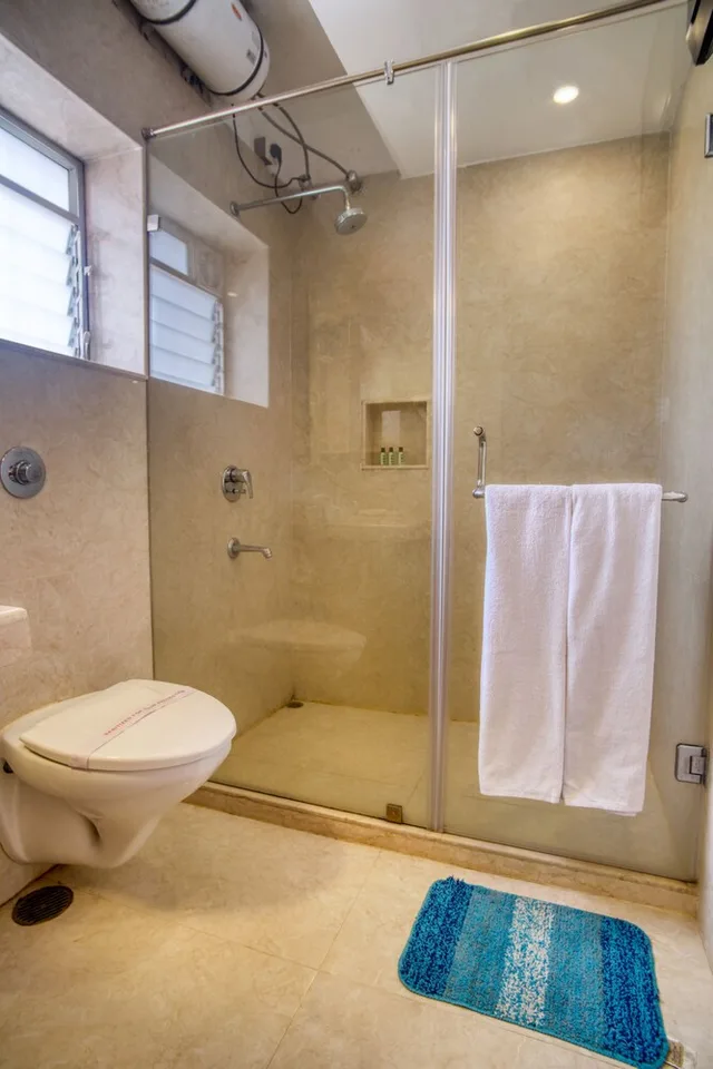جناح بسرير كوين، ROLAND HOTEL 6/6