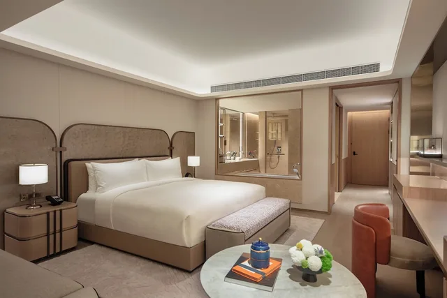 Classic, King Bed, Club Lounge Access, InterContinental Wuxi Taihu New City 3/6