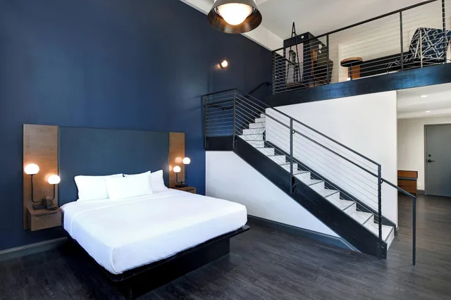 Suite, Multiple Beds، Courtyard by Marriott Cincinnati Downtown 4/8