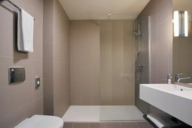 غرفة عائلية بسرير كوين مع أريكة، Moxy Sophia Antipolis 3/4