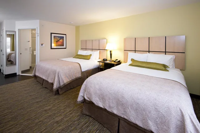 جناح بسرير كوين، Candlewood Suites Greeley 1/3