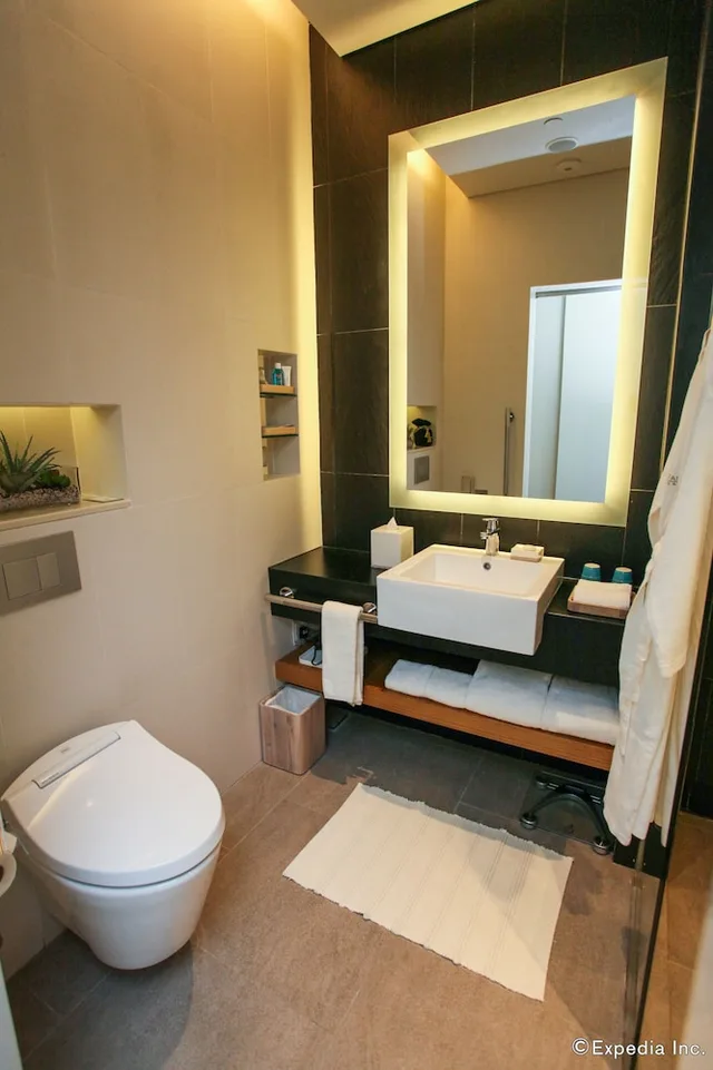 Mint, King Bed، One Farrer Hotel 5/7