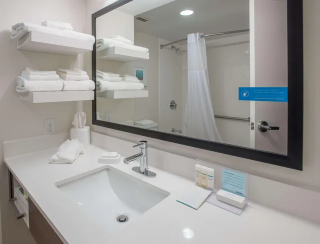 غرفة بسرير مزدوج، Hampton Inn Wooster 2/3