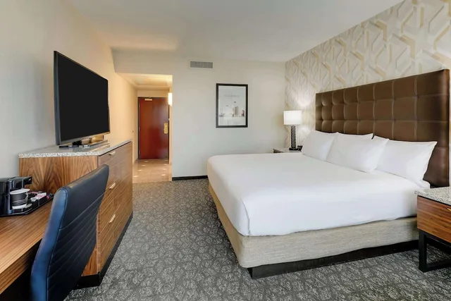 غرفة ديلوكس بسرير كينج، Drury Plaza Hotel Columbus Downtown 3/6