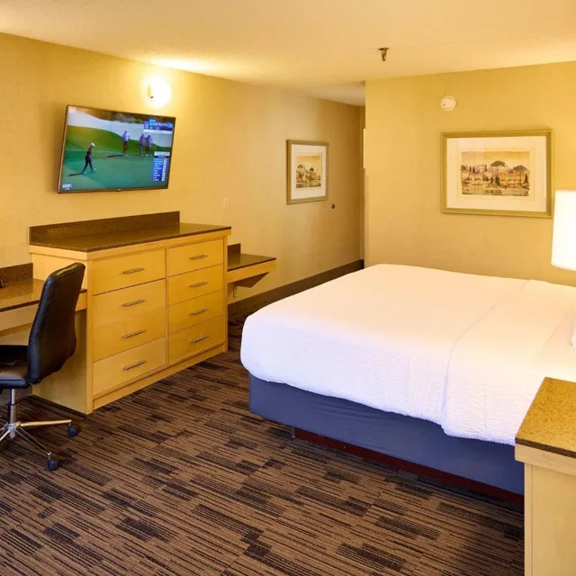 غرفة ديلوكس بسرير كينج، Livinn Hotel Cincinnati North Sharonville 4/9
